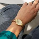 Reloj Anne Klein 109442CHHY para mujer, dorado con esfera champán y correa de cuero café